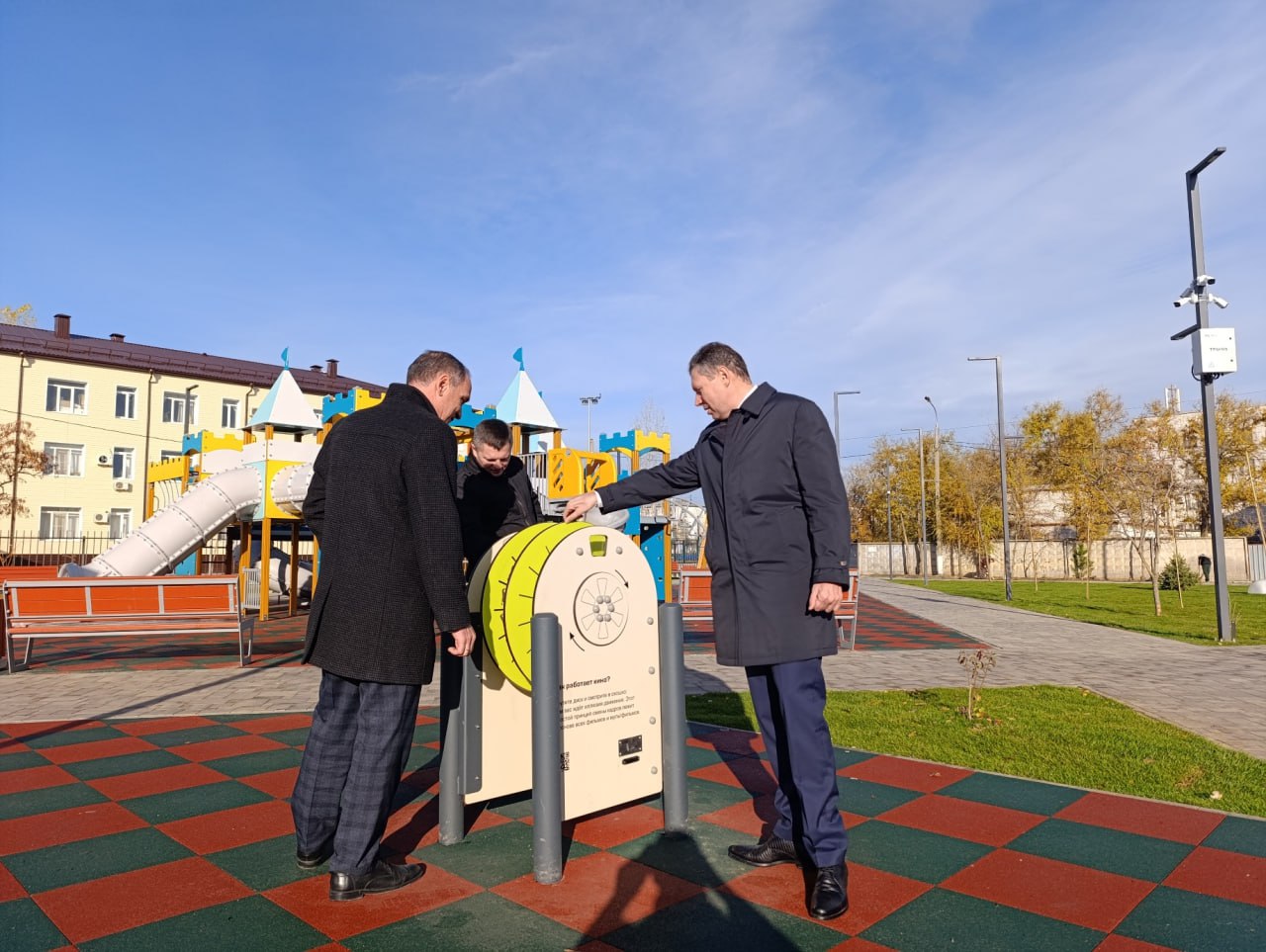 В Кировском районе завершено благоустройство сквера имени Николая Руднева В Кировском районе завершено благоустройство сквера имени Николая Руднева