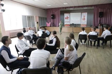 «Мы - дети твои, Сталинград!» - юные волгоградцы проверяют знания о событиях и героях Великой Отечественной войны, участвуя в исторической игре