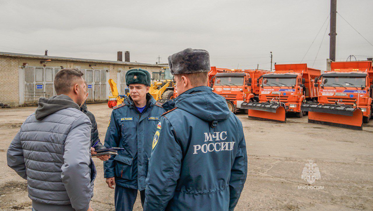 В Волгограде проверили готовность дорожной техники к зимнему периоду В Волгограде проверили готовность дорожной техники к зимнему периоду