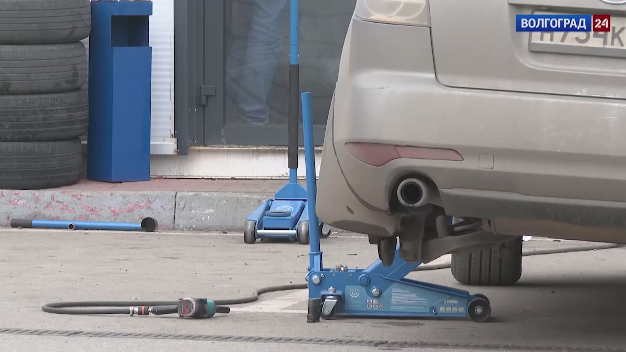 Волгоградские водители начали устанавливать зимнюю резину