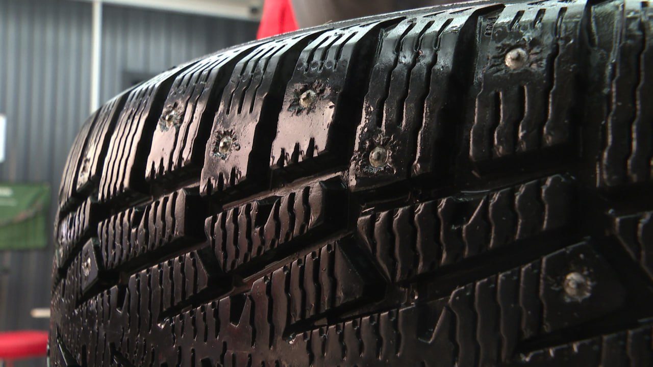 Волгоградские водители начали устанавливать зимнюю резину Волгоградские водители начали устанавливать зимнюю резину