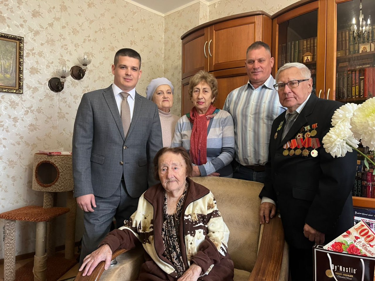 Ветеран труда Елизавета Афанасьевна Рогожкина отметила 100-летний юбилей Ветеран труда Елизавета Афанасьевна Рогожкина отметила 100-летний юбилей