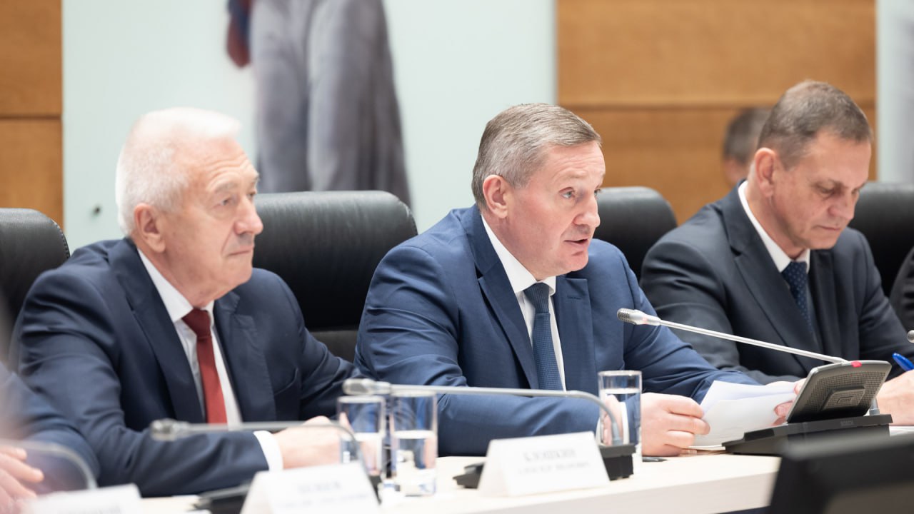 Сегодня в ходе рабочей встречи губернатор Волгоградской области Андрей Бочаров обсудил с главами муниципальных образований реализацию проектов развития региона Сегодня в ходе рабочей встречи губернатор Волгоградской области Андрей Бочаров обсудил с главами муниципальных образований реализацию проектов развития региона