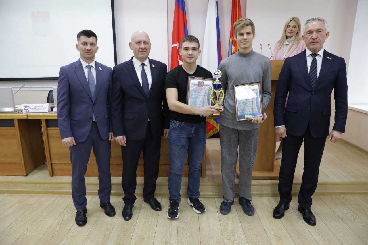 Студенты факультета архитектуры и градостроительного развития ВолгГТУ стали победителями Всероссийского творческого конкурса на лучший проект памятных архитектурных придорожных знаков на 3-й Продольной магистрали Волгограда Студенты факультета архитектуры и градостроительного развития ВолгГТУ стали победителями Всероссийского творческого конкурса на лучший проект памятных архитектурных придорожных знаков на 3-й Продольной магистрали Волгограда