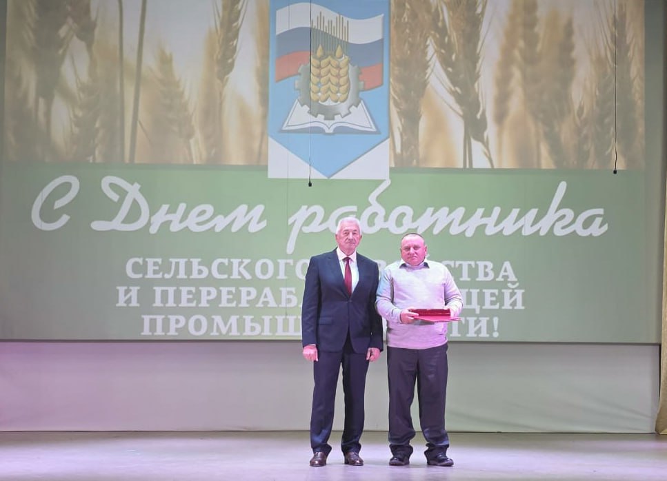 В рамках рабочей поездки в Киквидзенский муниципальный район председатель Волгоградской областной Думы Александр Блошкин провел встречу с сельхозтоваропроизводителями В рамках рабочей поездки в Киквидзенский муниципальный район председатель Волгоградской областной Думы Александр Блошкин провел встречу с сельхозтоваропроизводителями