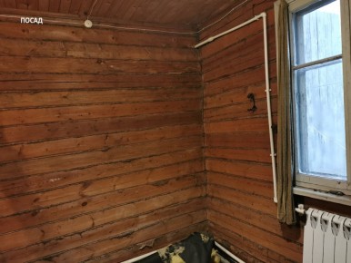 Гнилые полы и безалаберные строители: как дом превратился в руины за считанные годы