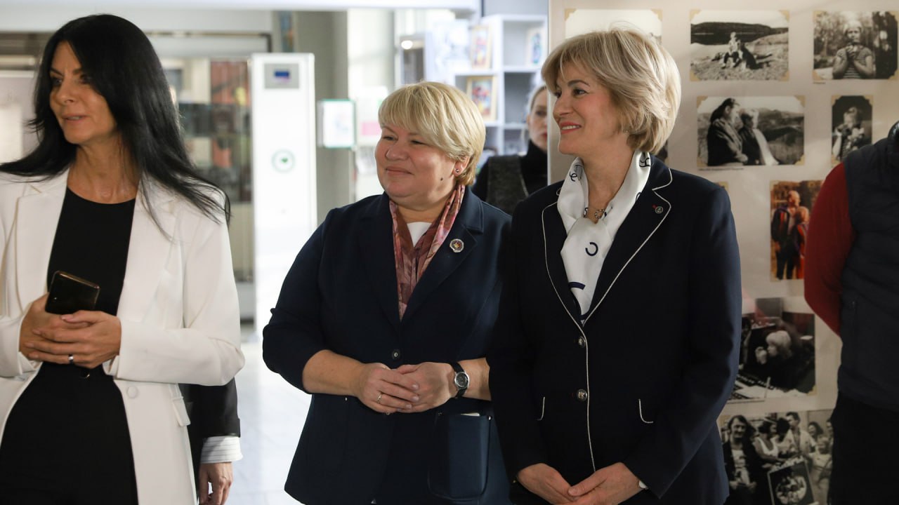 В Волгограде открылась уникальная выставка «Спасибо за песни! Награды А. Н. Пахмутовой», приуроченная к 96-летию прославленной землячки В Волгограде открылась уникальная выставка «Спасибо за песни! Награды А. Н. Пахмутовой», приуроченная к 96-летию прославленной землячки