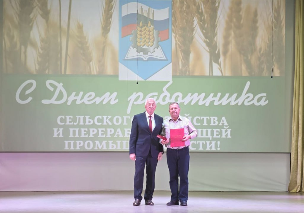 В рамках рабочей поездки в Киквидзенский муниципальный район председатель Волгоградской областной Думы Александр Блошкин провел встречу с сельхозтоваропроизводителями В рамках рабочей поездки в Киквидзенский муниципальный район председатель Волгоградской областной Думы Александр Блошкин провел встречу с сельхозтоваропроизводителями