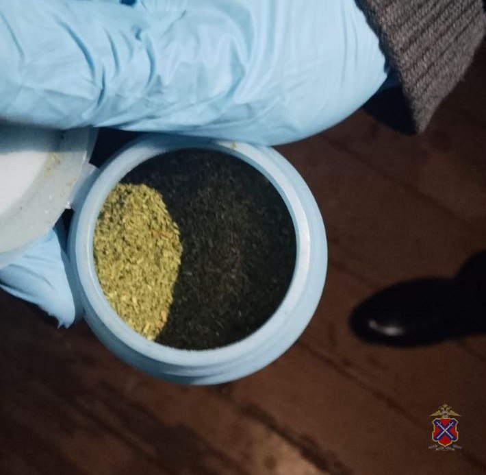 В Урюпинском районе полицейские задержали подозреваемого в незаконном хранении марихуаны и конопли В Урюпинском районе полицейские задержали подозреваемого в незаконном хранении марихуаны и конопли