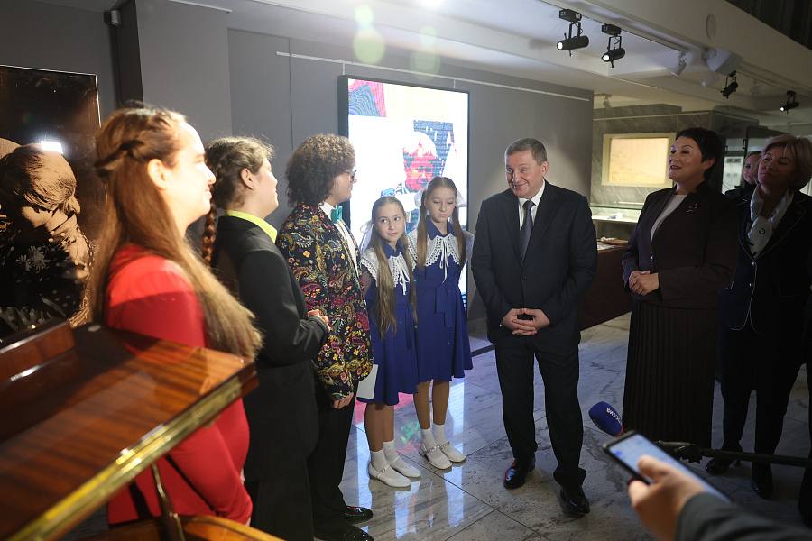 «Спасибо за песни! Награды А. Н. Пахмутовой»: в Волгограде открылась уникальная выставка к 96-летию прославленной землячки «Спасибо за песни! Награды А. Н. Пахмутовой»: в Волгограде открылась уникальная выставка к 96-летию прославленной землячки