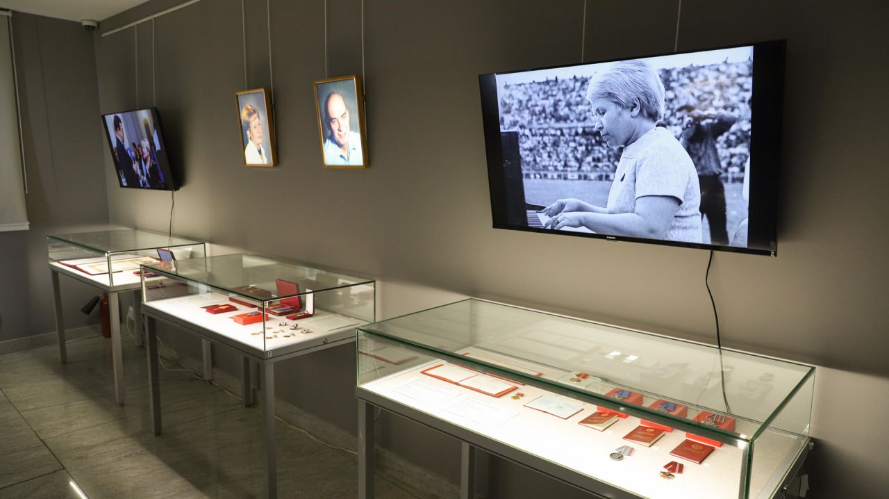 В Волгограде открылась уникальная выставка «Спасибо за песни! Награды А. Н. Пахмутовой», приуроченная к 96-летию прославленной землячки В Волгограде открылась уникальная выставка «Спасибо за песни! Награды А. Н. Пахмутовой», приуроченная к 96-летию прославленной землячки