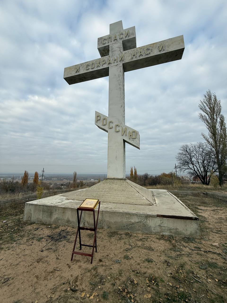 Волгоградский священник объехал Красноармейский с иконой, помолившись о защите города от воздушных атак