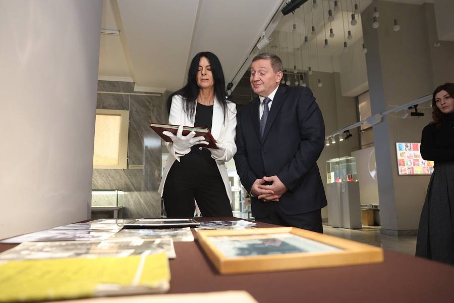 «Спасибо за песни! Награды А. Н. Пахмутовой»: в Волгограде открылась уникальная выставка к 96-летию прославленной землячки «Спасибо за песни! Награды А. Н. Пахмутовой»: в Волгограде открылась уникальная выставка к 96-летию прославленной землячки