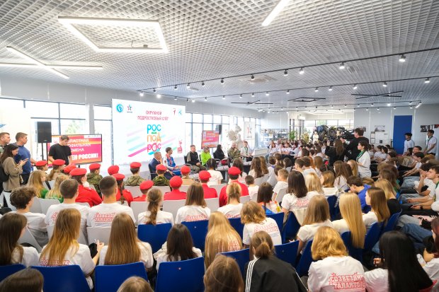 На базе оборонно-спортивного лагеря «Авангард» открылся третий окружной слет «РосПодрос» На базе оборонно-спортивного лагеря «Авангард» открылся третий окружной слет «РосПодрос»