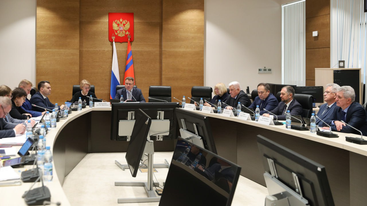 Прогноз социально-экономического развития региона и проект областного бюджета на следующие три года рассмотрели сегодня на заседании комитета облдумы по промышленной политике, топливно-энергетическому комплексу, развитию... Прогноз социально-экономического развития региона и проект областного бюджета на следующие три года рассмотрели сегодня на заседании комитета облдумы по промышленной политике, топливно-энергетическому комплексу, развитию...