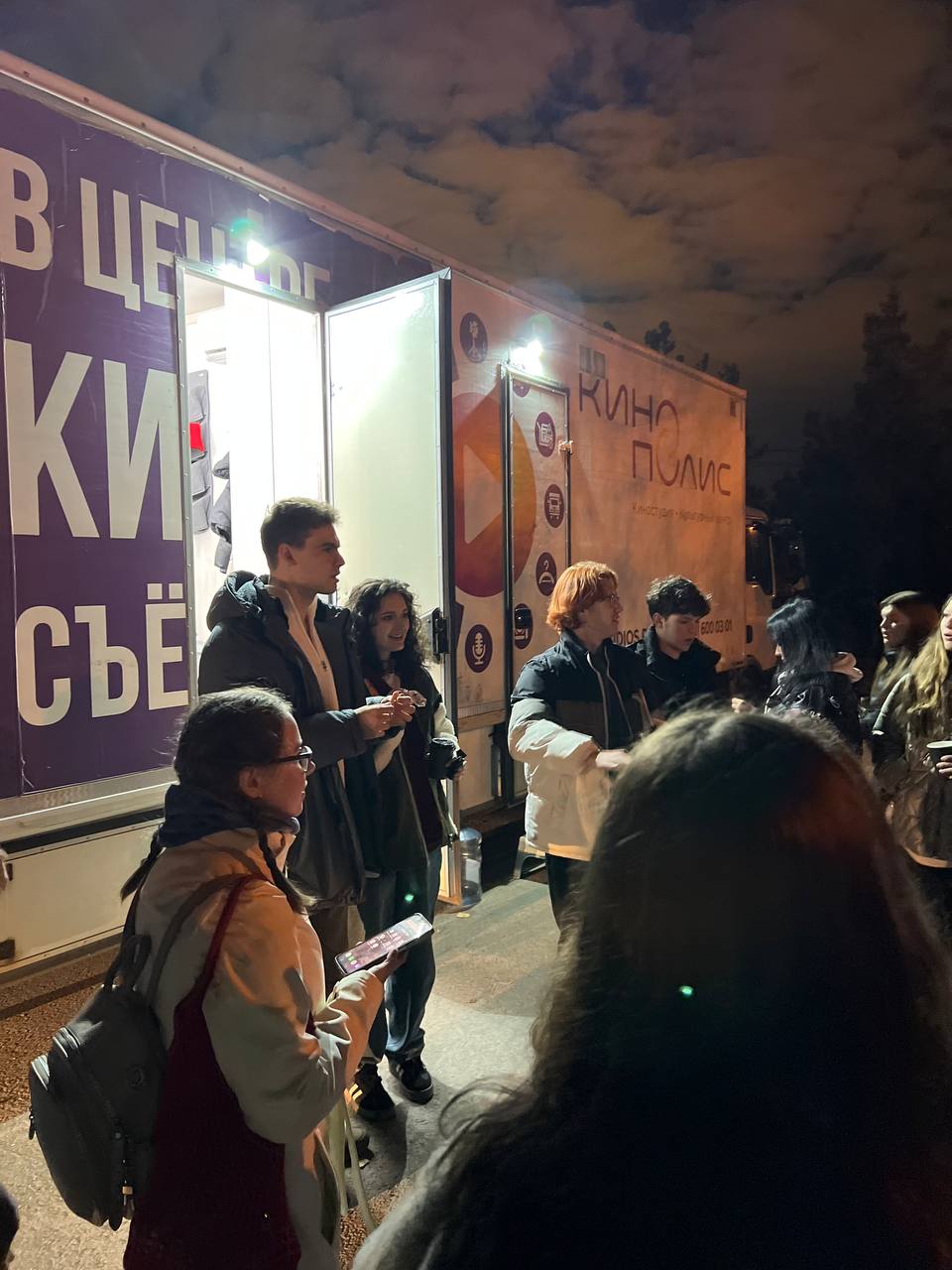 Волжский, ты в кадре!. Вчера в нашем городе завершились съемки фильма «Блогерши» Волжский, ты в кадре!. Вчера в нашем городе завершились съемки фильма «Блогерши»