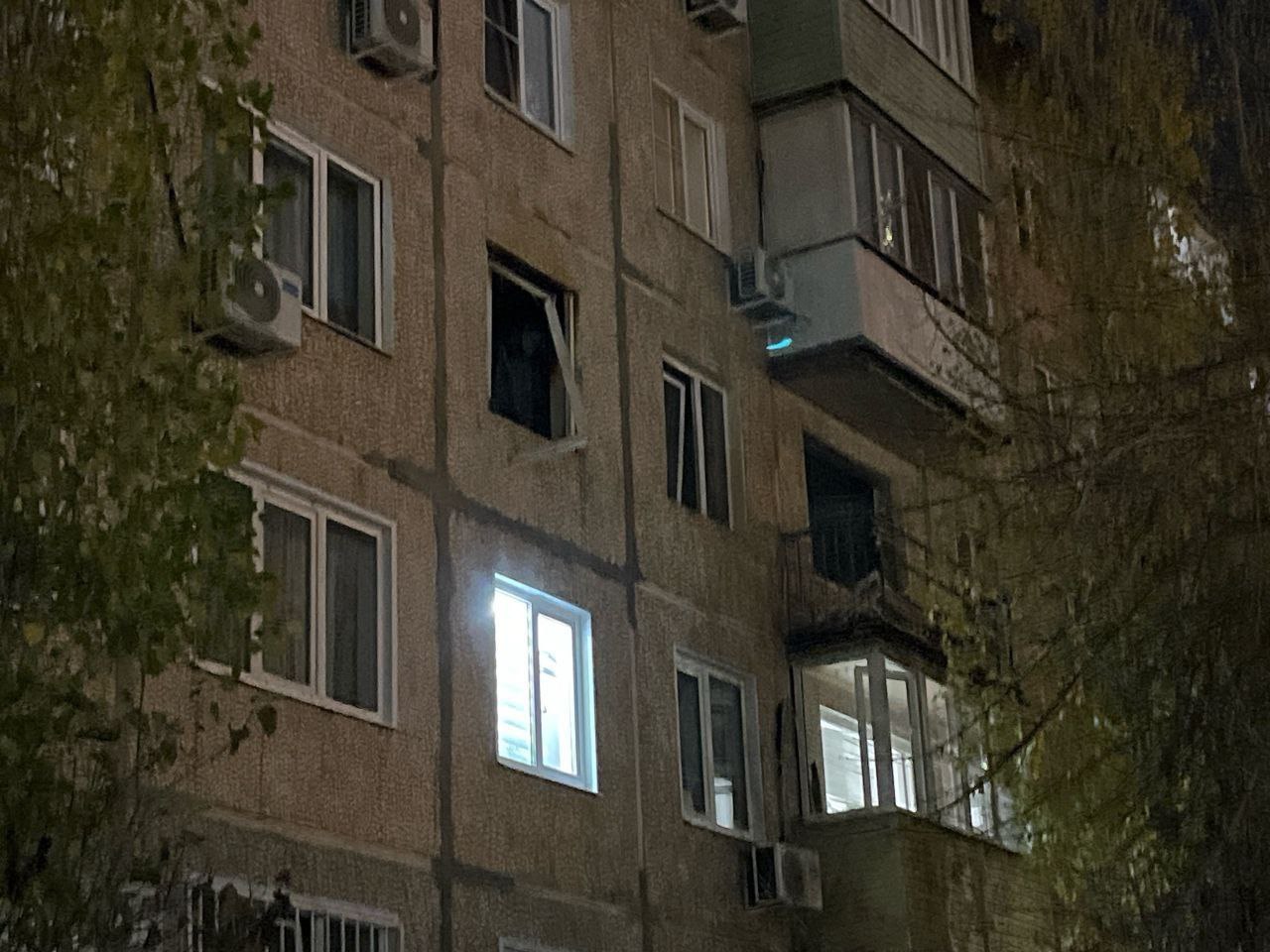 Взрыв самогонного аппарата в квартире в Камышине ранил троих человек, один из них скончался