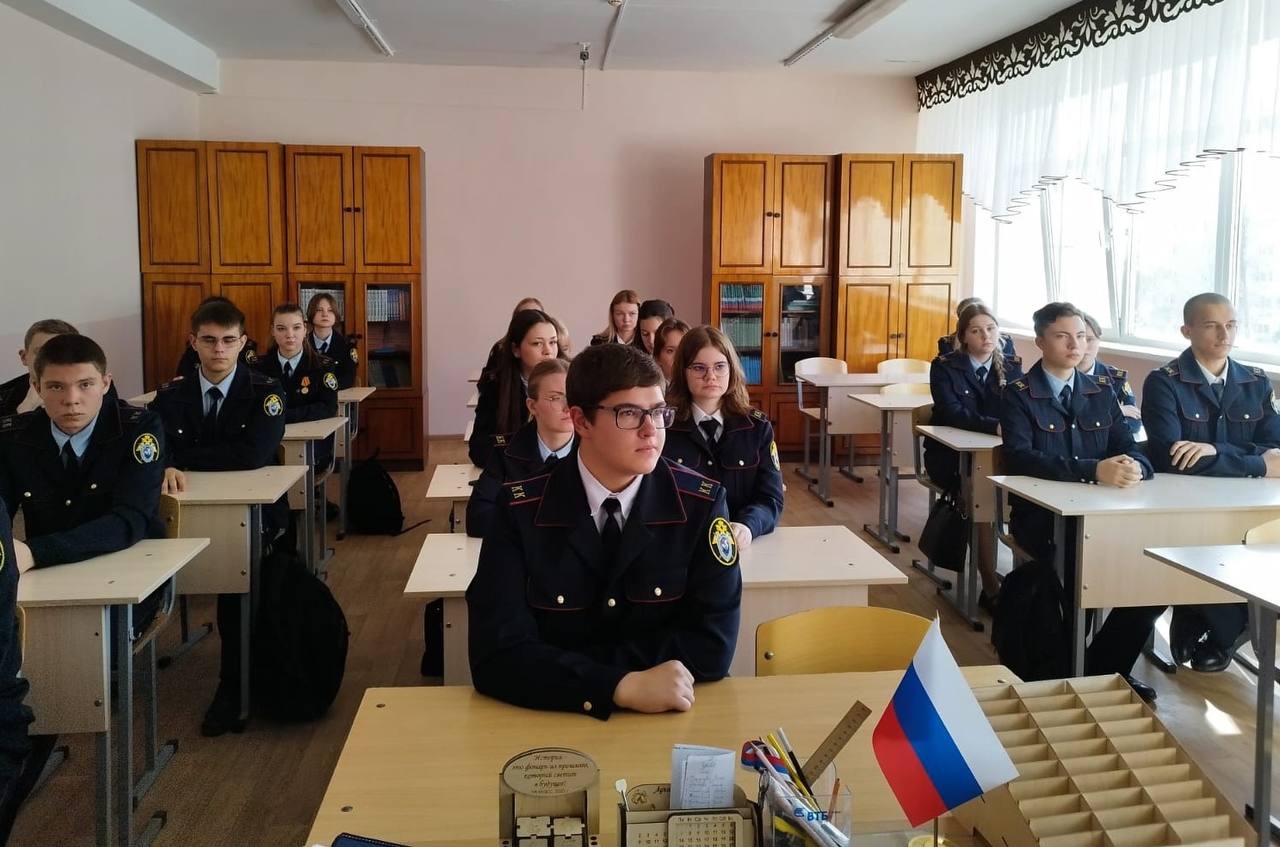 В Волгограде кадетам рассказали о важности сохранения исторической памяти и противодействия фашизму