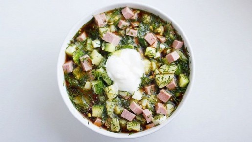 «Потому что есть специи»: что класть в окрошку — мясо или колбасу, знает шеф-повар