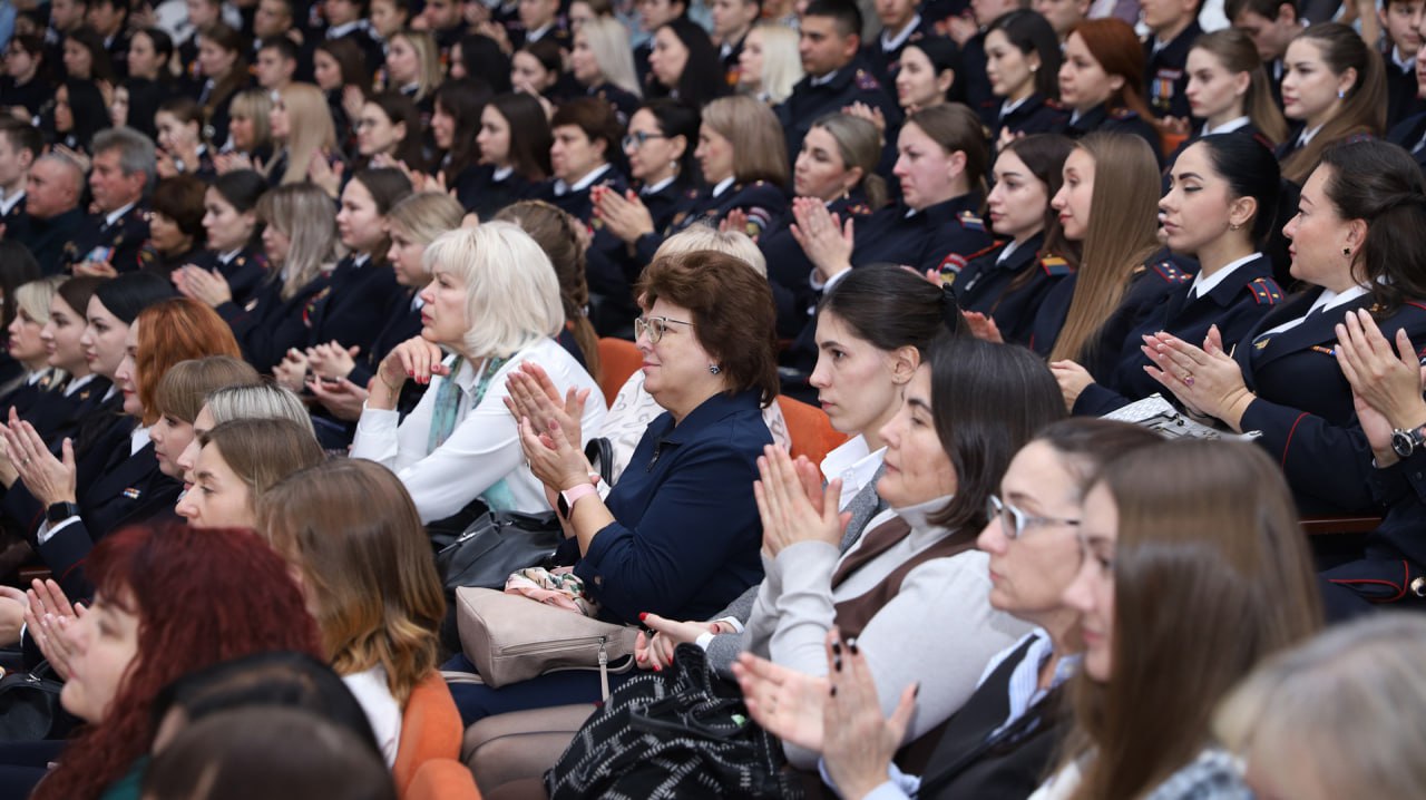 В Волгограде чествовали сотрудников органов внутренних дел РФ В Волгограде чествовали сотрудников органов внутренних дел РФ