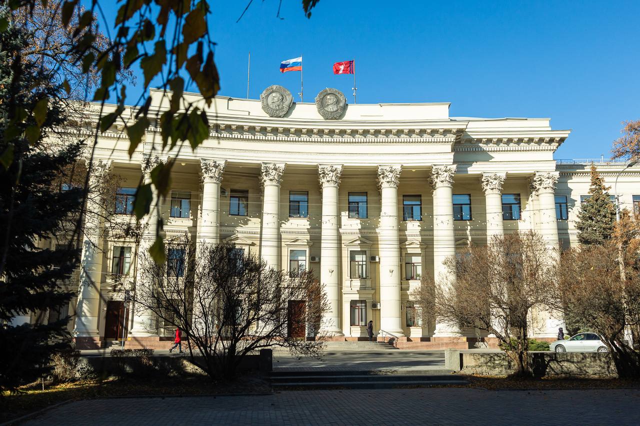 Губернатор Волгоградской области Андрей Бочаров в телефонном разговоре поздравил владыку Германа с днем рождения, пожелал ему здоровья, всего самого наилучшего