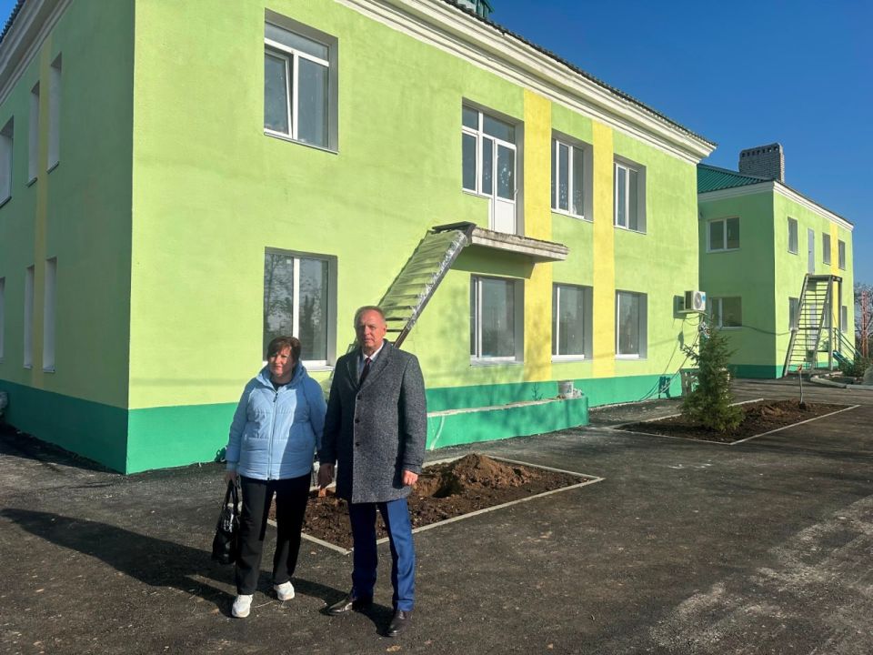 Депутат Волгоградской областной Думы Дмитрий Григоров ознакомился с ходом капитального ремонта в детском саду № 20 поселка Краснооктябрьский города Волжского