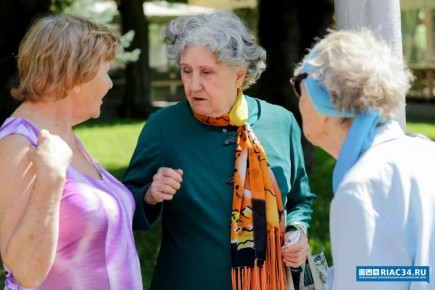 Волгоградцам в 2026 году трижды проиндексируют пенсии