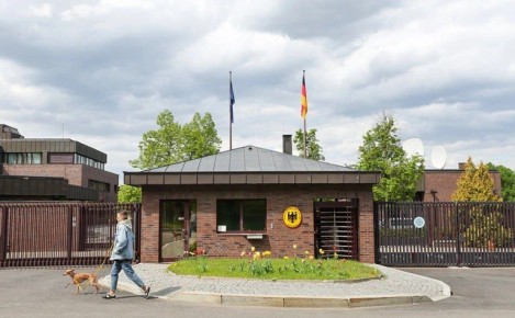 Организация «Народный союз Германии по уходу за военными могилами» (VDK) проводит эксгумацию в строгом соответствии с Соглашением об уходе за военными могилами, которое было подписано Германией и Россией в 1992 году