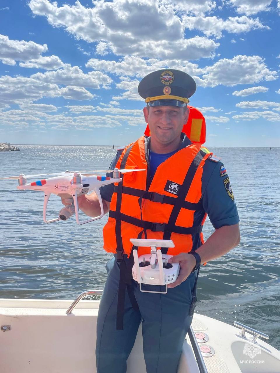 В год 35-летия МЧС России продолжаем рассказывать о ровесниках ведомства В год 35-летия МЧС России продолжаем рассказывать о ровесниках ведомства