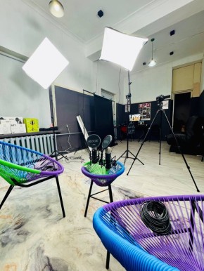 В декабре этого года будет завершена и запущена новая локация на базе Логин-центра и ДК «ВГС», по адресу Ленина 5 - пространство для интервью и фотосъемок