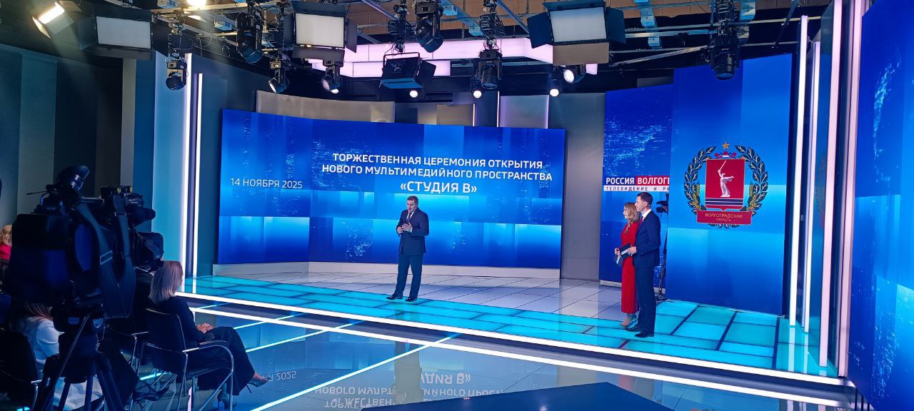 С новыми возможностями студии ознакомился губернатор Андрей Бочаров С новыми возможностями студии ознакомился губернатор Андрей Бочаров