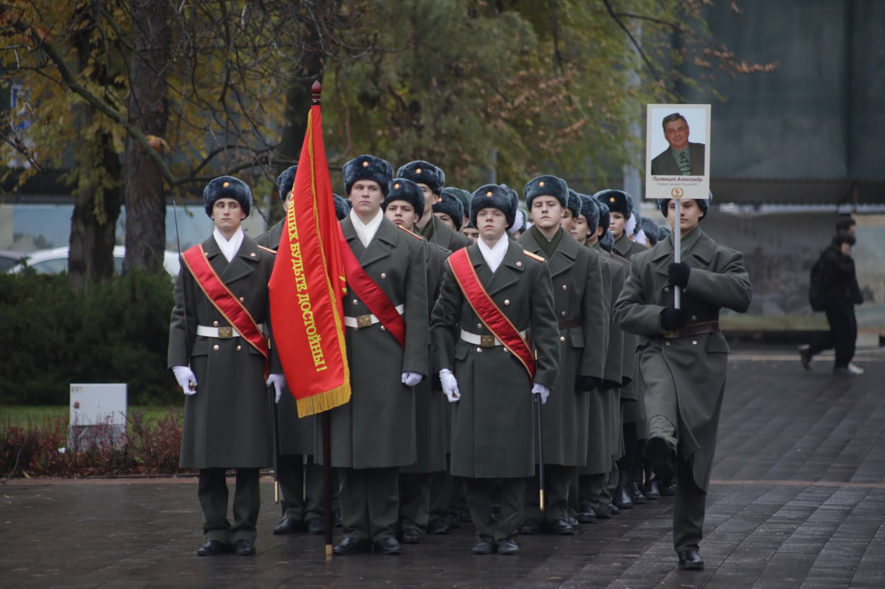 60 лет назад часовые впервые заступили на Пост №1 в Волгограде 60 лет назад часовые впервые заступили на Пост №1 в Волгограде