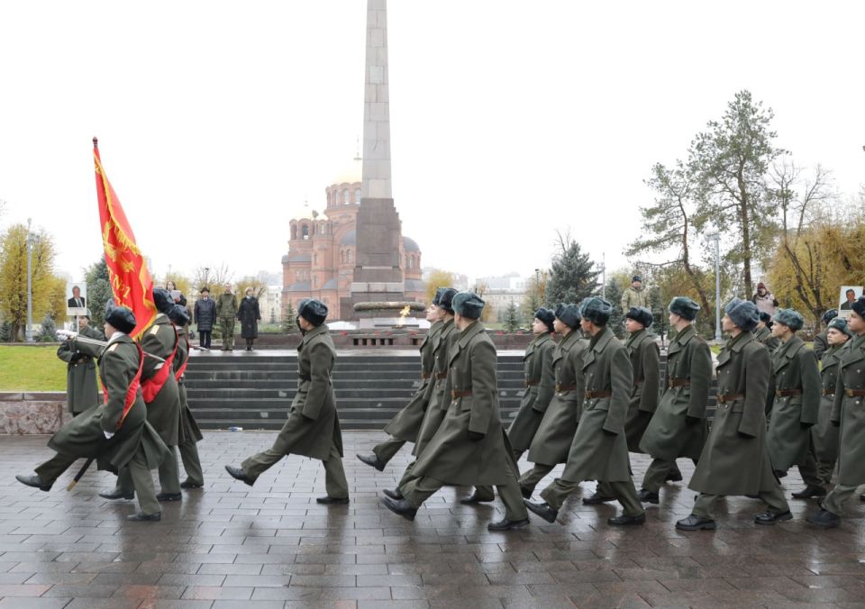 60 лет назад часовые впервые заступили на Пост №1 в Волгограде