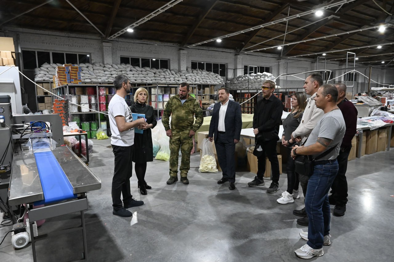 Узнать о секретах ведения бизнеса и государственных и региональных мерах поддержки могут слушатели интенсивного образовательного курса «Экскурсия в предпринимательство» Узнать о секретах ведения бизнеса и государственных и региональных мерах поддержки могут слушатели интенсивного образовательного курса «Экскурсия в предпринимательство»