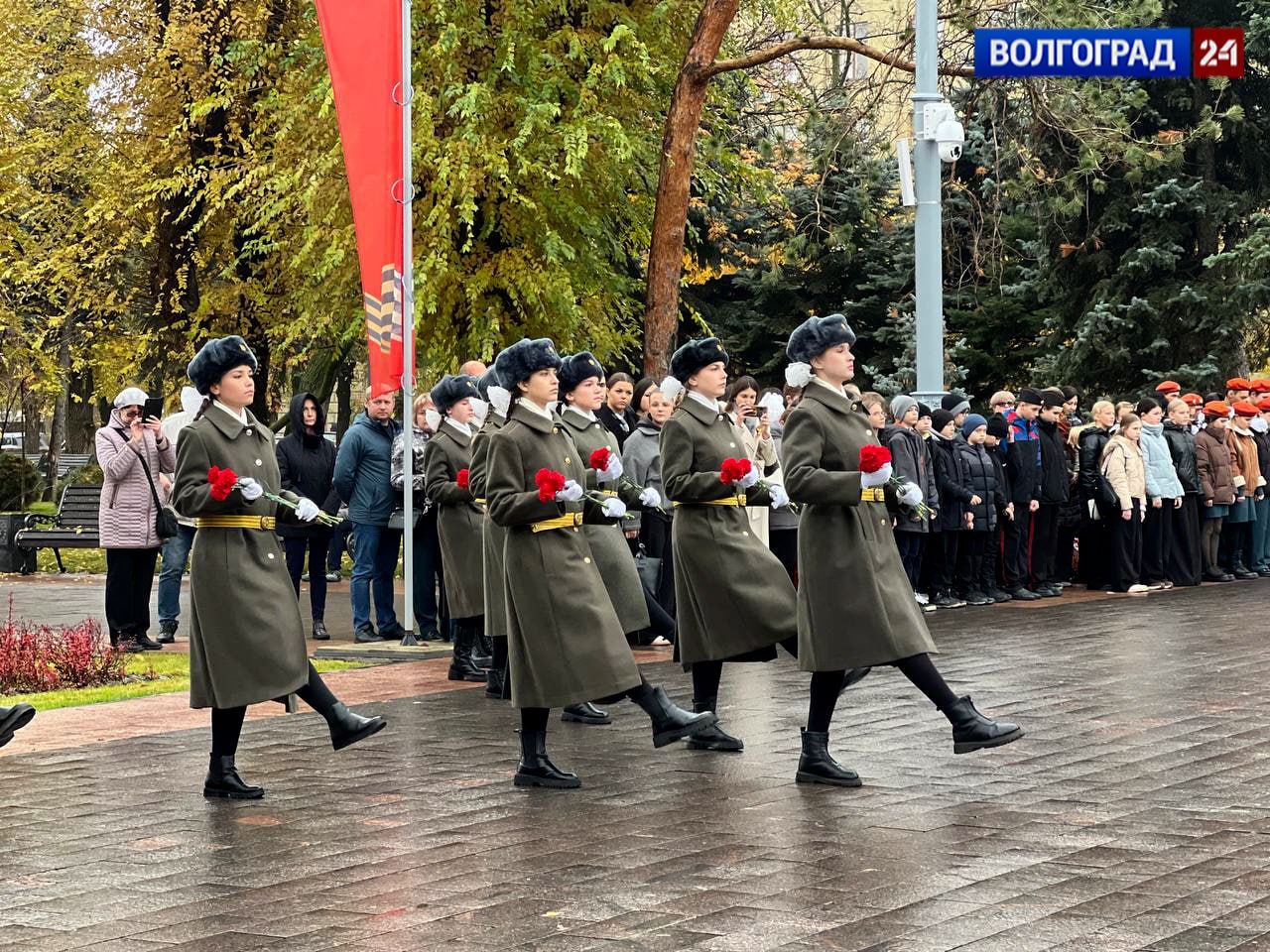 У Вечного огня проходит торжественное мероприятие в честь 60-летия заступления первых часовых на Пост № 1 У Вечного огня проходит торжественное мероприятие в честь 60-летия заступления первых часовых на Пост № 1