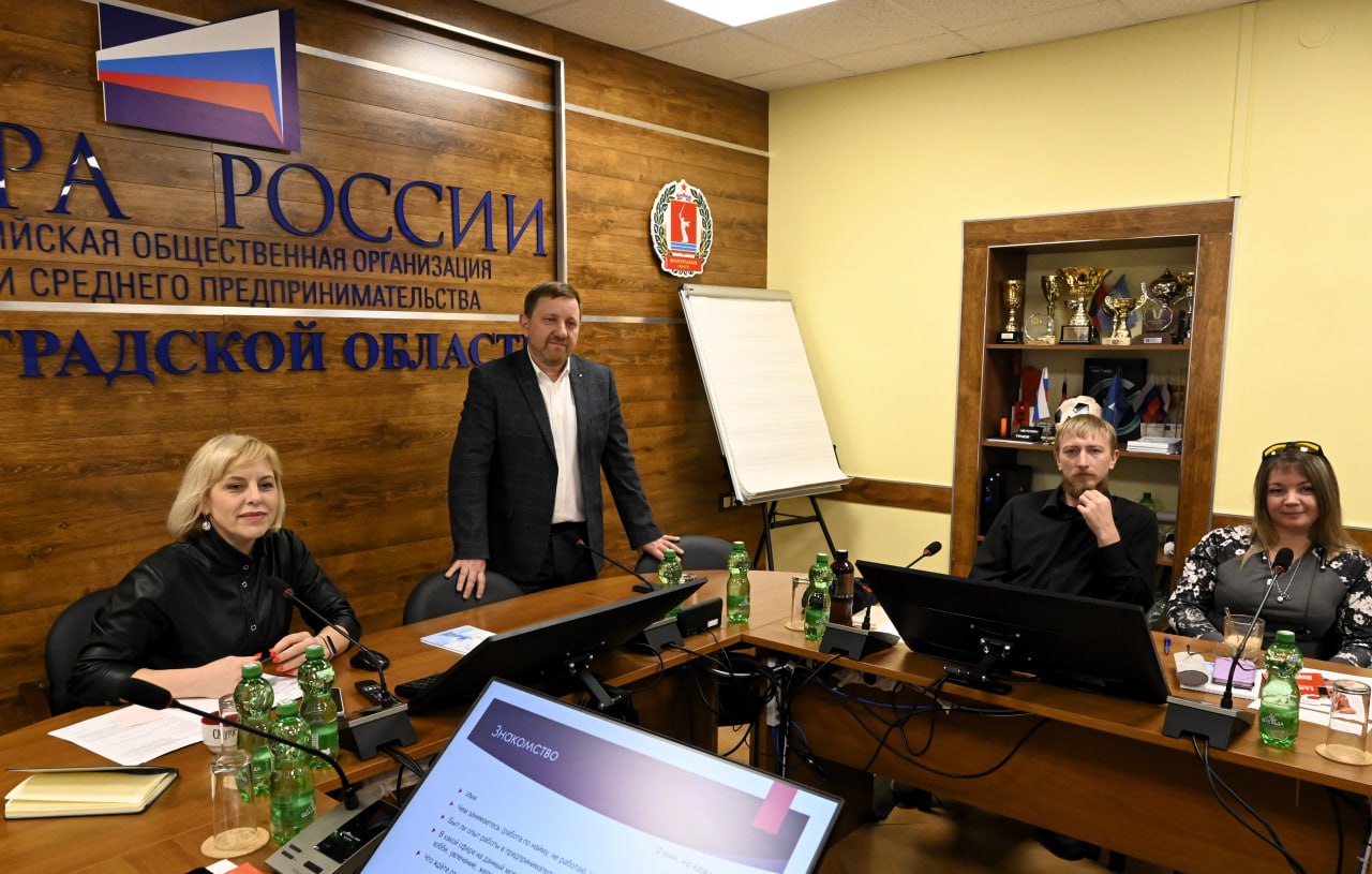 Узнать о секретах ведения бизнеса и государственных и региональных мерах поддержки могут слушатели интенсивного образовательного курса «Экскурсия в предпринимательство» Узнать о секретах ведения бизнеса и государственных и региональных мерах поддержки могут слушатели интенсивного образовательного курса «Экскурсия в предпринимательство»