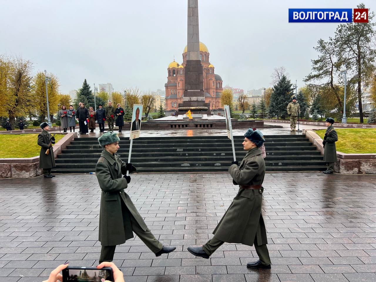У Вечного огня проходит торжественное мероприятие в честь 60-летия заступления первых часовых на Пост № 1 У Вечного огня проходит торжественное мероприятие в честь 60-летия заступления первых часовых на Пост № 1