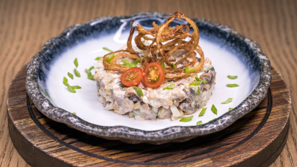 Этот салат в ресторанах СССР был популярнее оливье: стоил копейки