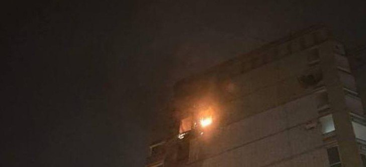 Волгоград под атакой БПЛА: серия взрывов и пожар в жилом доме