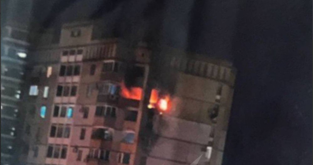 Волгоград под атакой БПЛА: серия взрывов и пожар в жилом доме Волгоград под атакой БПЛА: серия взрывов и пожар в жилом доме