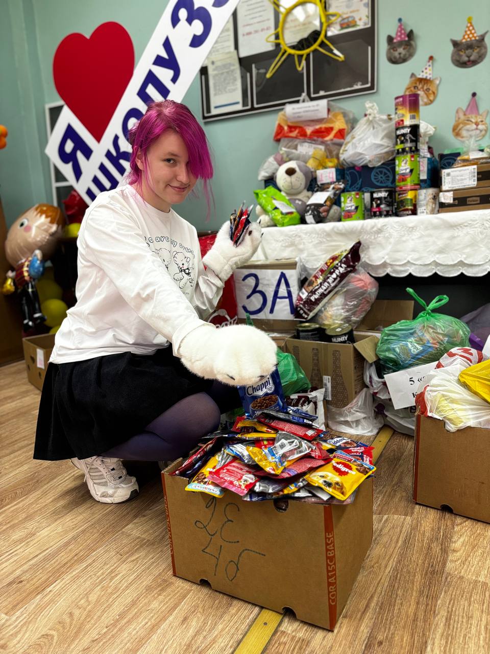 Добро в действии! Ученики школы №35 помогают пушистым подопечным приюта «Уголёк» Добро в действии! Ученики школы №35 помогают пушистым подопечным приюта «Уголёк»