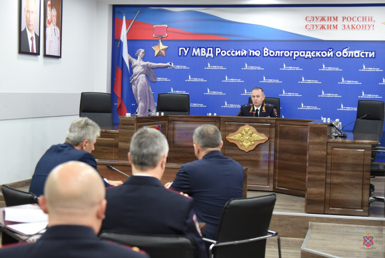 Начальник регионального Главка МВД поздравил участковых уполномоченных полиции с Днем образования службы