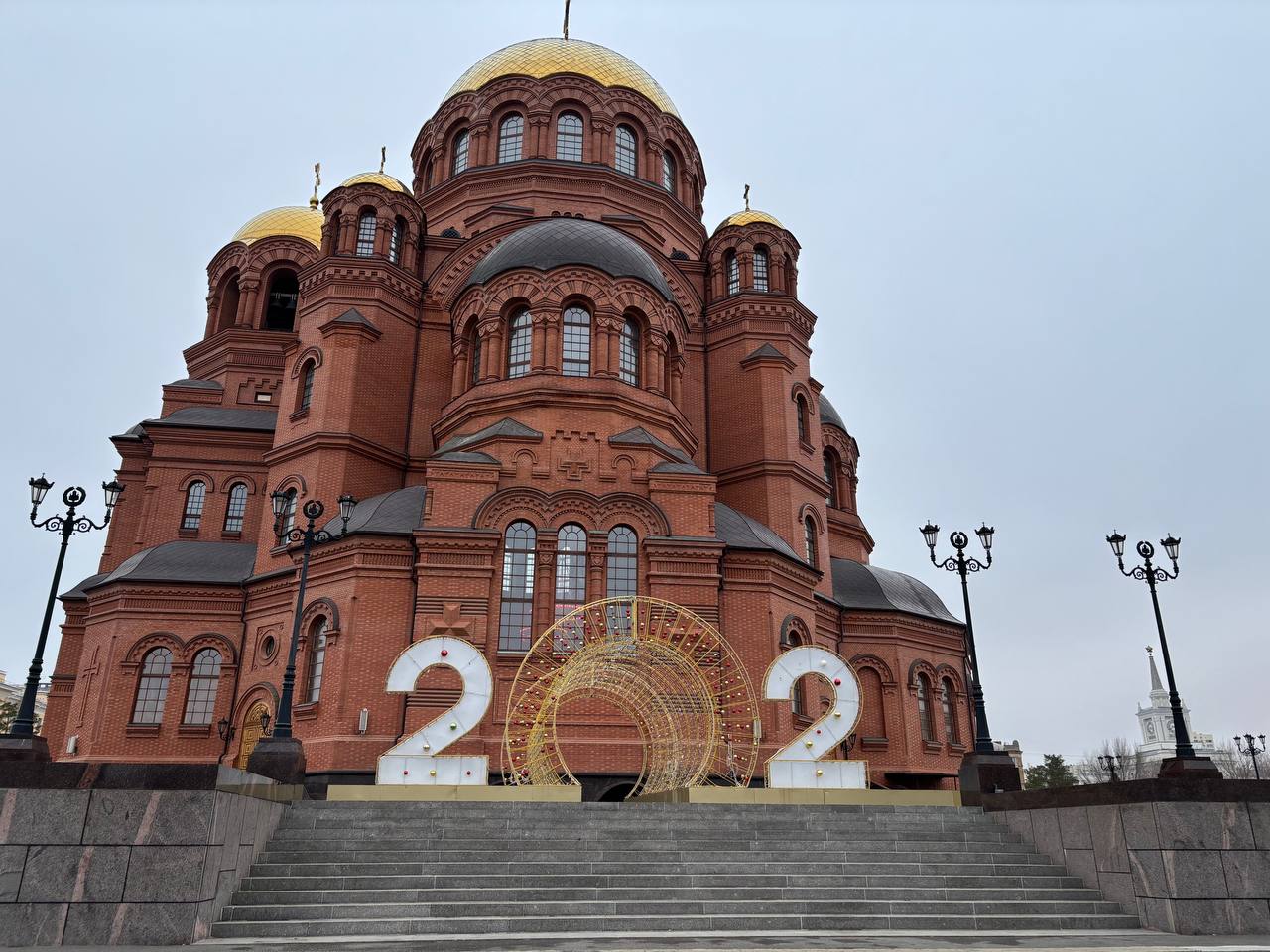 В ЦПКиО начали собирать елку, а возле ТРЦ их уже украсили В ЦПКиО начали собирать елку, а возле ТРЦ их уже украсили