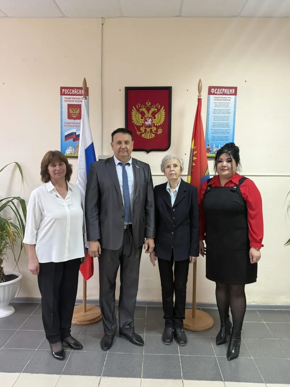 Депутат Волгоградской областной Думы Валерий Могильный побывал с рабочей поездкой в Новониколаевском районе Депутат Волгоградской областной Думы Валерий Могильный побывал с рабочей поездкой в Новониколаевском районе