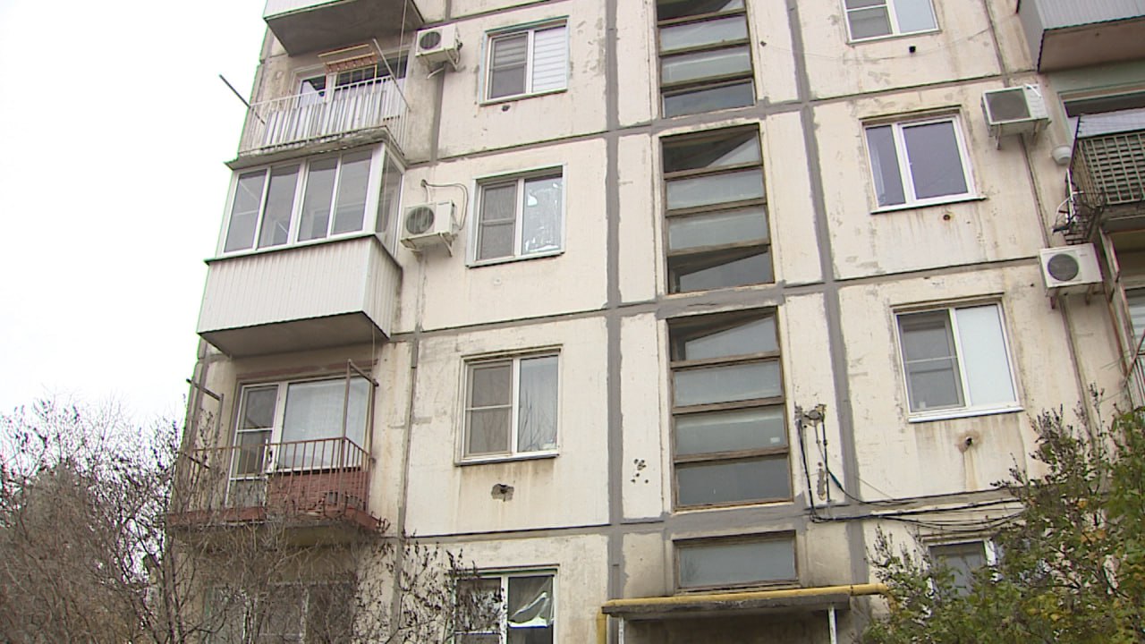 Подъезд в доме Волгограда заполнил горячий пар от разлившегося в подвале кипятка Подъезд в доме Волгограда заполнил горячий пар от разлившегося в подвале кипятка