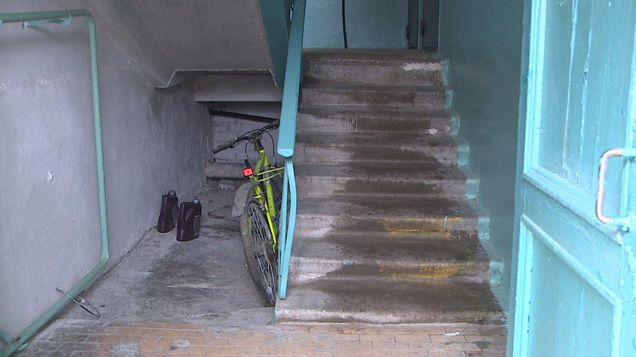 Подъезд в доме Волгограда заполнил горячий пар от разлившегося в подвале кипятка Подъезд в доме Волгограда заполнил горячий пар от разлившегося в подвале кипятка