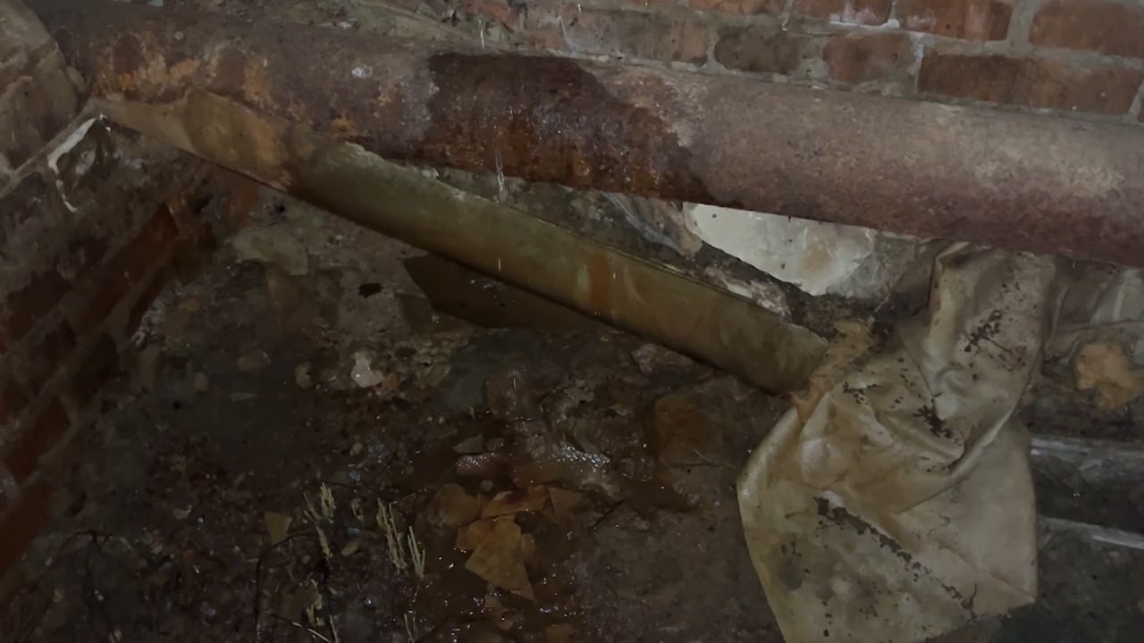 Подъезд в доме Волгограда заполнил горячий пар от разлившегося в подвале кипятка Подъезд в доме Волгограда заполнил горячий пар от разлившегося в подвале кипятка