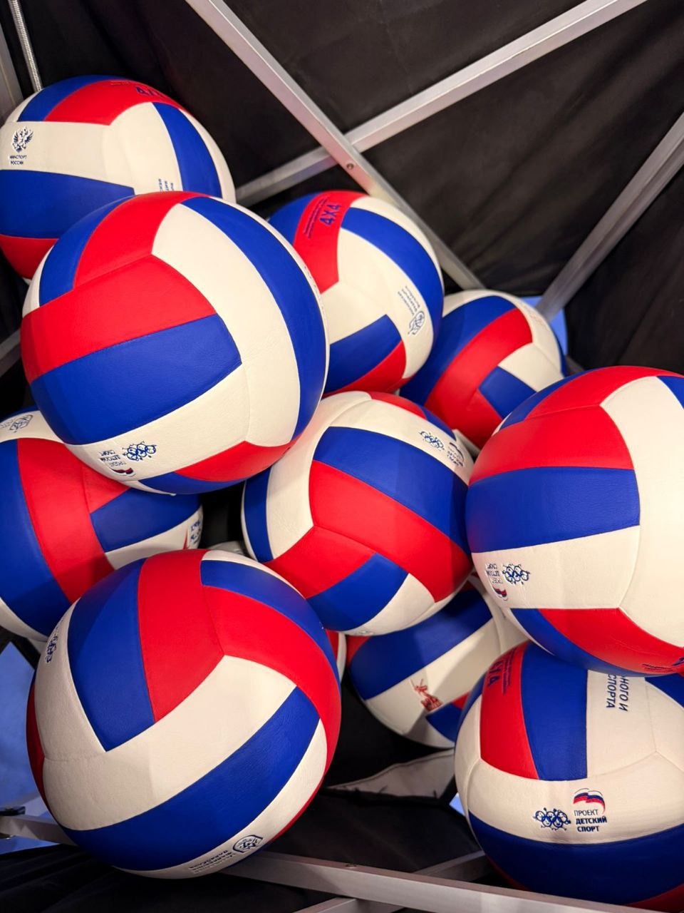 Шесть команд приняли участие в региональном этапе Всероссийского фестиваля детского дворового волейбола 4х4 Шесть команд приняли участие в региональном этапе Всероссийского фестиваля детского дворового волейбола 4х4