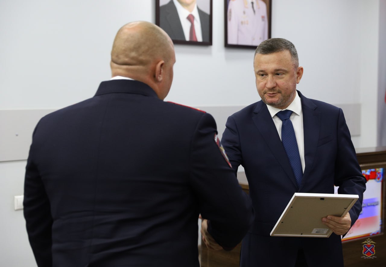 Начальник регионального Главка МВД поздравил участковых уполномоченных полиции с Днем образования службы Начальник регионального Главка МВД поздравил участковых уполномоченных полиции с Днем образования службы