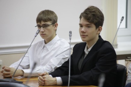 Депутаты продолжают диалог с молодежью